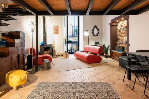 a living room with a red couch and a table at Casa Kawaii in Cagliari