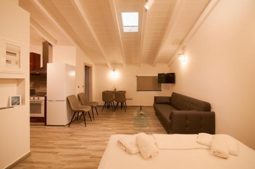 TV a/nebo společenská místnost v ubytování Luxury Studios Kallithea by Corfuescapes