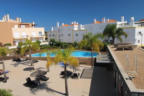 Cabanas Garden - Stunning 2 bedroom apartment - Communal Pool - 2 minuts walking to the river