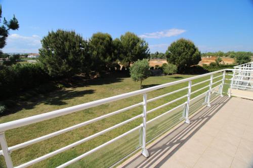Cabanas Garden - Stunning 2 bedroom apartment - Communal Pool - 2 minuts walking to the river