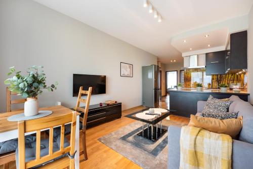 Zdjęcie z galerii obiektu Wola Prime 2-bedroom Apartment w Warszawie