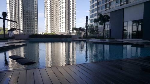 Bazén v ubytování conezion, pool view, beside ioi city mall , opposite serdang hospital, upm and uniteen, putrajaya nebo v jeho okolí