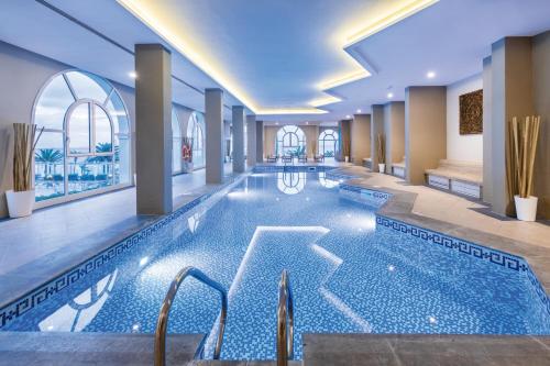 Бассейн в Hotel Riu Madeira - All Inclusive или поблизости