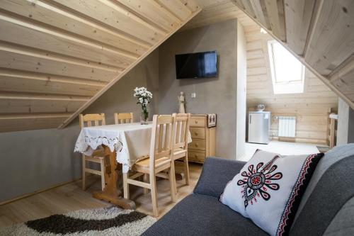 a living room with a table and a couch at Apartamenty u Gabi in Poronin