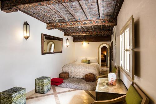 Una cama o camas en una habitación de Riad Le Rihani
