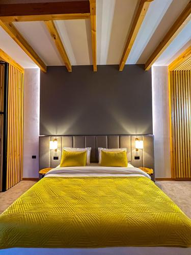 Katil atau katil-katil dalam bilik di Hotel Kulla e Bajraktarit