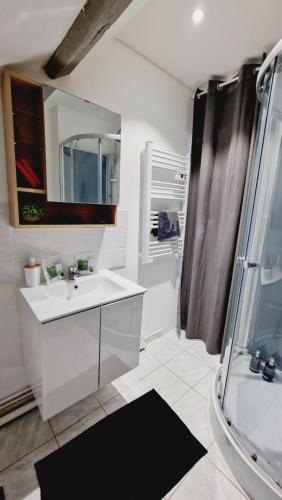 Ένα μπάνιο στο J.Mo Home - Louvroil - Calme - Idéal couple - Déplacement PRO
