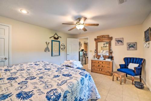1 dormitorio con 1 cama y 1 silla azul en Rockaway Beach Lakeside Escape with Dock Access!, en Rockaway Beach