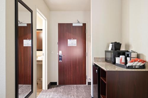 Kuchyň nebo kuchyňský kout v ubytování Cobblestone Inn & Suites - Yuma