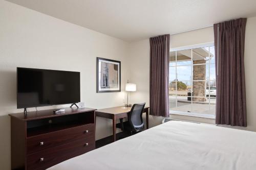 TV a/nebo společenská místnost v ubytování Cobblestone Inn & Suites - Yuma