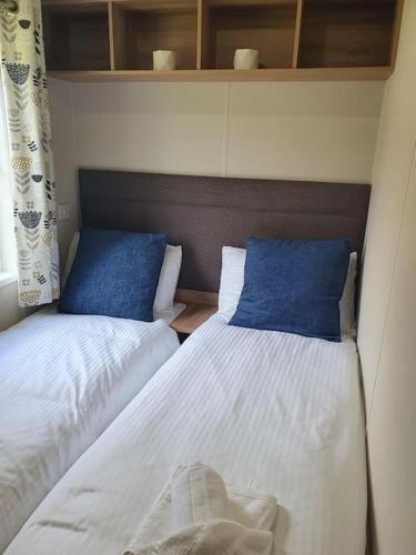 Ένα ή περισσότερα κρεβάτια σε δωμάτιο στο Beautiful Borders Cabin