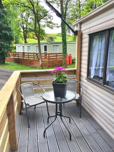 Μπαλκόνι ή βεράντα στο Unique Caravan with Outdoor Space