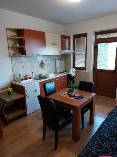 Kuchyň nebo kuchyňský kout v ubytování Apartman Gordana