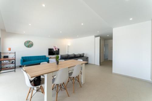 T2 Elia Apartment