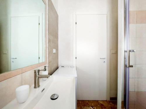 a white bathroom with a sink and a mirror at Tiny house via mascilongo in Termoli