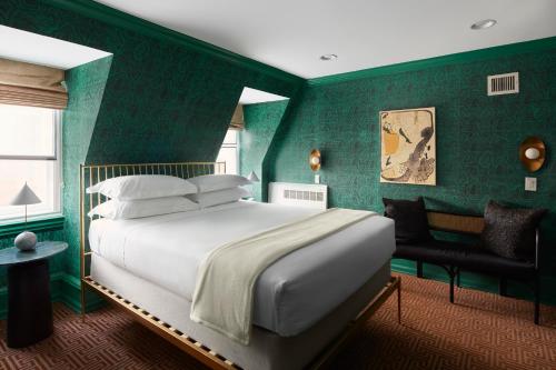 A bed or beds in a room at The Franklin on Rittenhouse, A Boutique Hotel