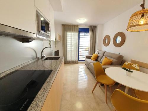 Apartamento con parking con piscina junto a la playa