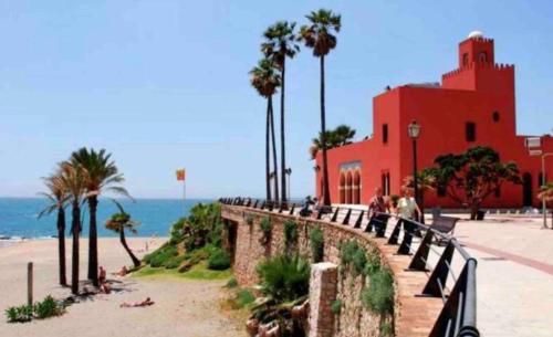 Apartamento con parking con piscina junto a la playa