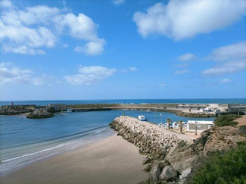 Centro y playa "Solo parejas o familias"