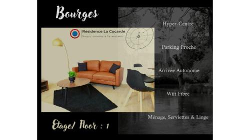- un lit à baldaquin dans le salon avec un canapé et une table dans l'établissement Résidence La Cocarde, Suites type Appartements, à Bourges