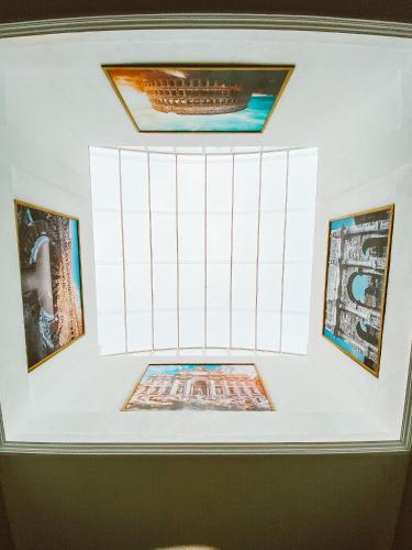 a white wall with pictures on the ceiling at Hotel Antiga Roma in Belém