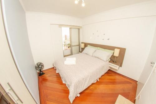 En eller flere senge i et værelse på Apartamento Santana by OBA