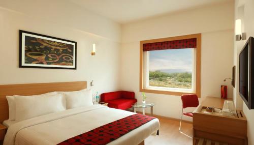 Cama o camas de una habitación en Red Fox Hotel, East Delhi