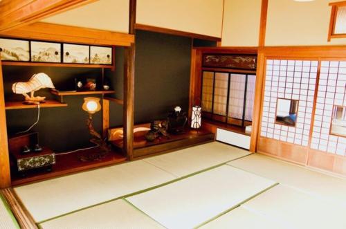 une chambre avec une autre chambre dans l'établissement Minpaku Yorozuya - Vacation STAY 12905, à Kurayoshi