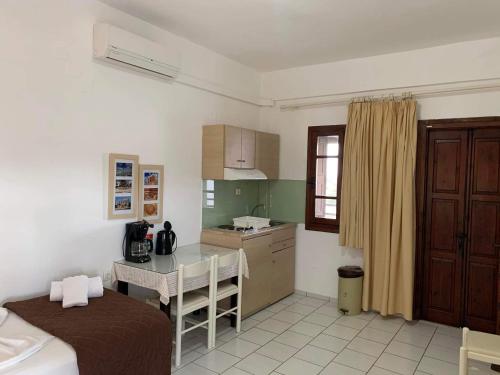 Кухня или мини-кухня в Pennystella Apartments
