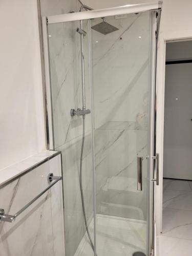 Ένα μπάνιο στο GUVANO Luxury Apartments