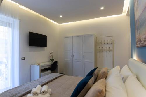 A television and/or entertainment centre at B&B Maremy... I 4 Elementi