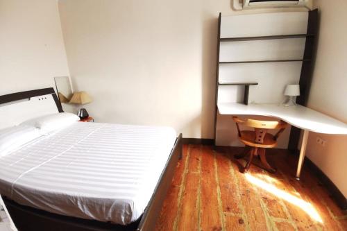 Cama ou camas em um quarto em Le Doolie's BnB - Cebu Private Room - Garden - Lounge