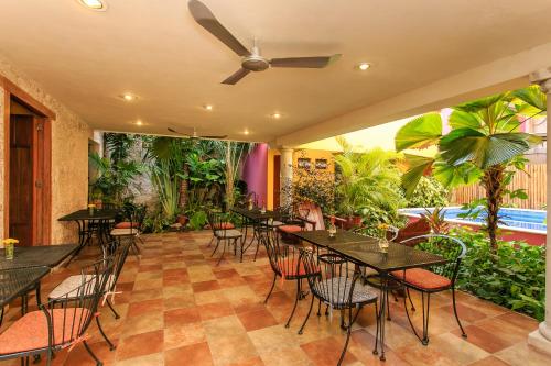 La alberca dentro o cerca de Art 57 Hotel - Adults Only