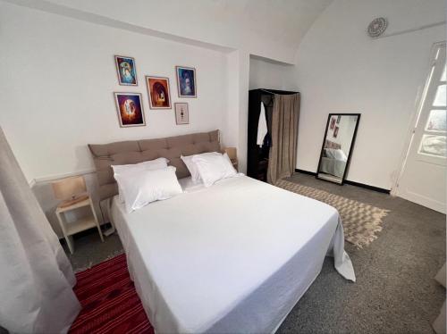 Postel nebo postele na pokoji v ubytování OLIVIA Guest House (Eya & Abbes)