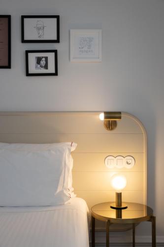 a bedroom with a bed and a table with a lamp at Lisboa Pessoa Hotel in Lisbon
