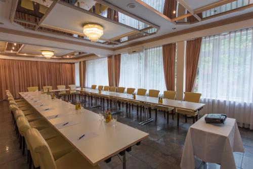 Kawasan bisnes dan/atau bilik persidangan di Parkhotel Frankfurt Airport