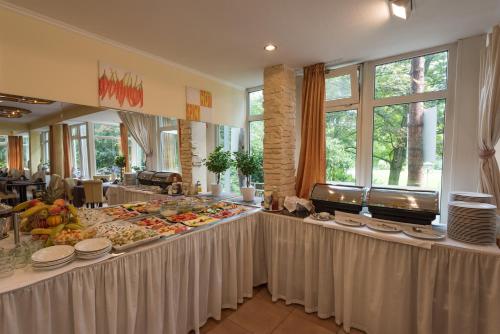 Makanan di atau berdekatan hotel