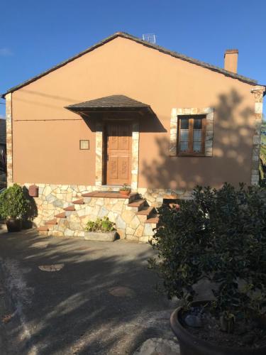 a house with a stone building with a door at La Casa del Castaño in Vegadeo