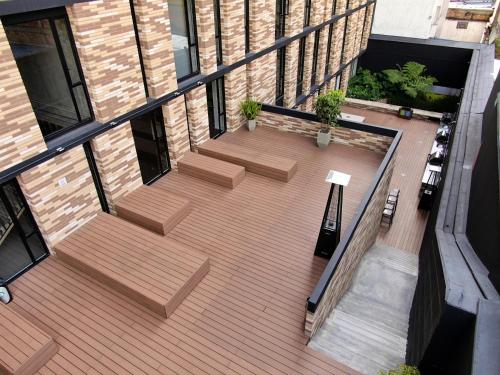 an overhead view of a deck with benches on a building at CentralX 21 Bogotá in Bogotá