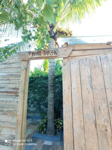 a sign that says bong tamarin in front of a fence at Paraiso Hortensia Ecolodge in Santiago de los Caballeros