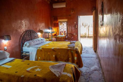 Una cama o camas en una habitación de Riad Du Sud