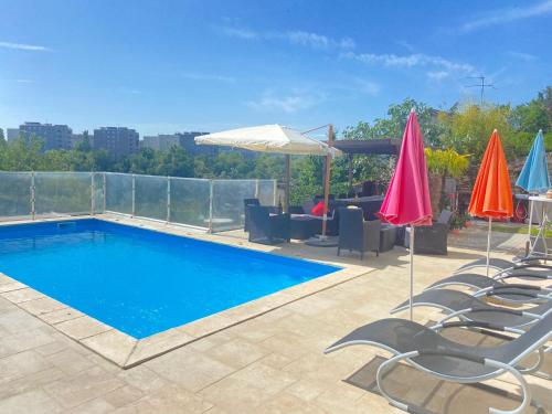 Bazén v ubytovaní Magnifique Villa avec piscine Beaujolais alebo v jeho blízkosti