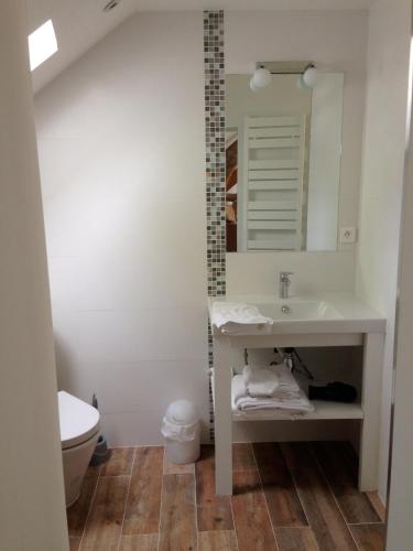 Ένα μπάνιο στο Demeure Les Aiglons, Chambres d'hôtes & Spa