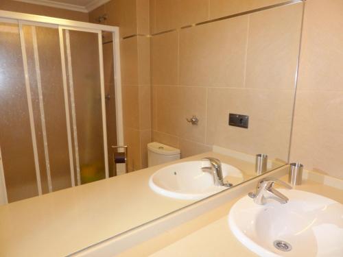 a bathroom with a sink and a mirror at Ronda De Don Bosco52 By Vigovacaciones in Vigo