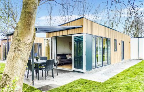a small house with glass doors and a table at Pet Friendly Home In Heinkenszand in Heinkensand