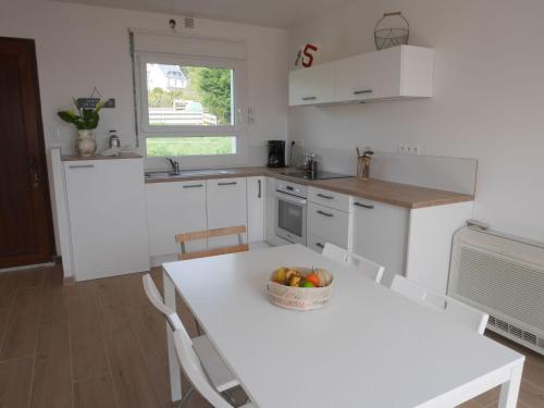 Photo de la galerie de l'établissement Holiday home with sea views, Roscanvel, à Roscanvel