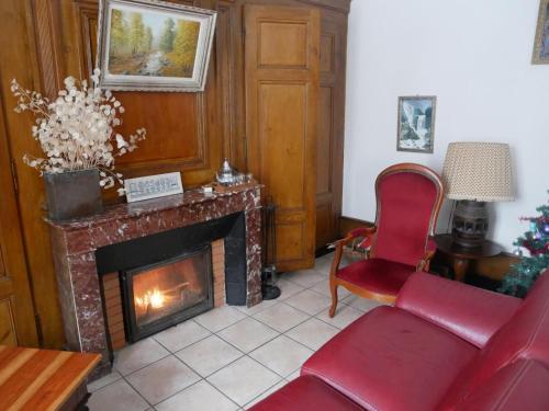 Χώρος καθιστικού στο Gîte charmant avec cheminée et jardin à Marlhes, proche commodités et sentiers de randonnée - FR-1-496-55
