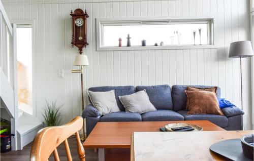 Χώρος καθιστικού στο Lovely Home In Moi With Kitchen
