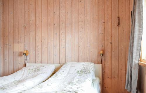 Postel nebo postele na pokoji v ubytování Nice Home In lensvg With Kitchen