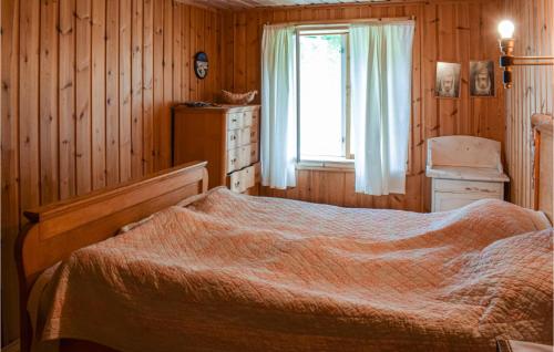 a bedroom with a bed and a window at Awesome Home In Vinstra With 2 Bedrooms And Wifi in Vinstra